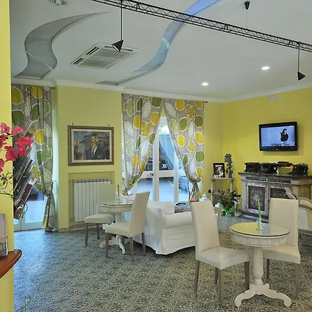 Ξενοδοχείο Miramare 4*