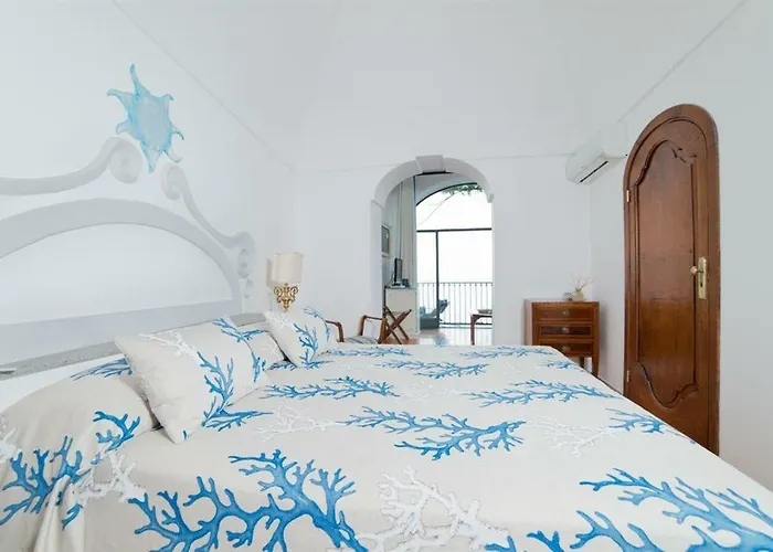 Ξενοδοχείο Miramare 4*