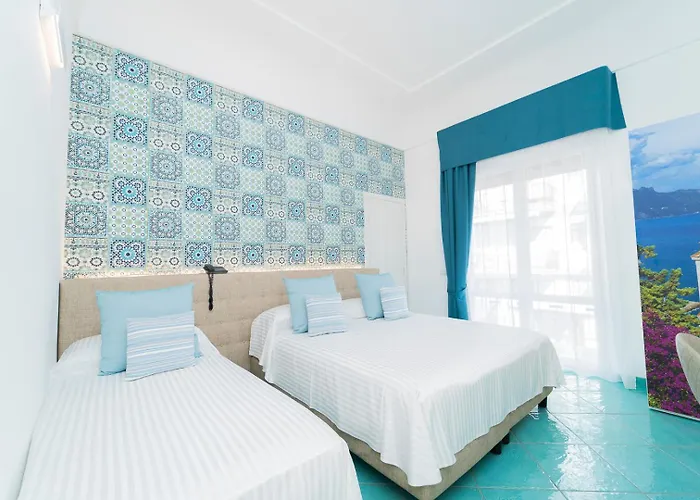 Ξενοδοχείο Miramare 4*