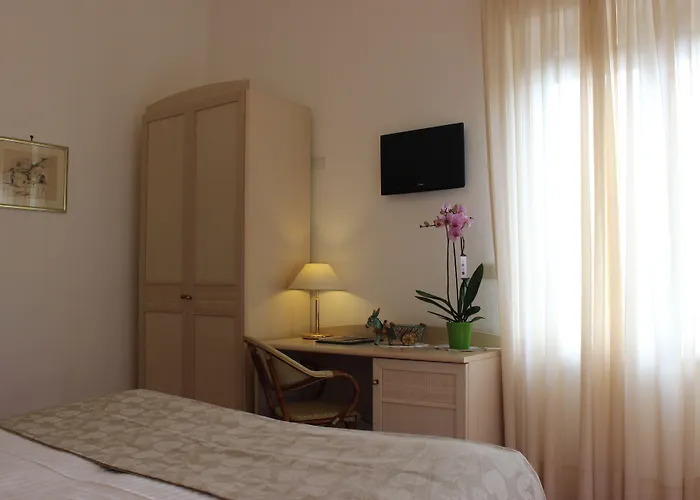 Ξενοδοχείο Miramare 4*